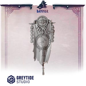 Puede incluir: Una bandera gris con un emblema de lobo, intrincadas tallas y la palabra "BANNER" en la parte superior. La bandera tiene un diseño detallado con un emblema circular y un asta en la parte inferior. El logotipo de "GREYTIDE STUDIO" está en la parte inferior.