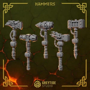 Könnte beinhalten: Fünf graue Hämmer mit einzigartigen Designs werden gezeigt. Die Hammerköpfe weisen verschiedene Formen auf, darunter Drachen- und rechteckige Formen. Die Griffe sind mit komplizierten Details versehen. Das Bild enthält das Wort „HAMMERS“ und das Logo „GREYTIDE STUDIO“.