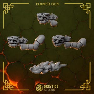 Puede incluir: Un conjunto de componentes de plástico gris en miniatura de "Flamer Gun", que incluyen cuerpos de armas, brazos y un efecto de llama. Las armas presentan un diseño detallado y estilizado con un motivo de calavera. El logotipo "GREYTIDE STUDIO" es visible.