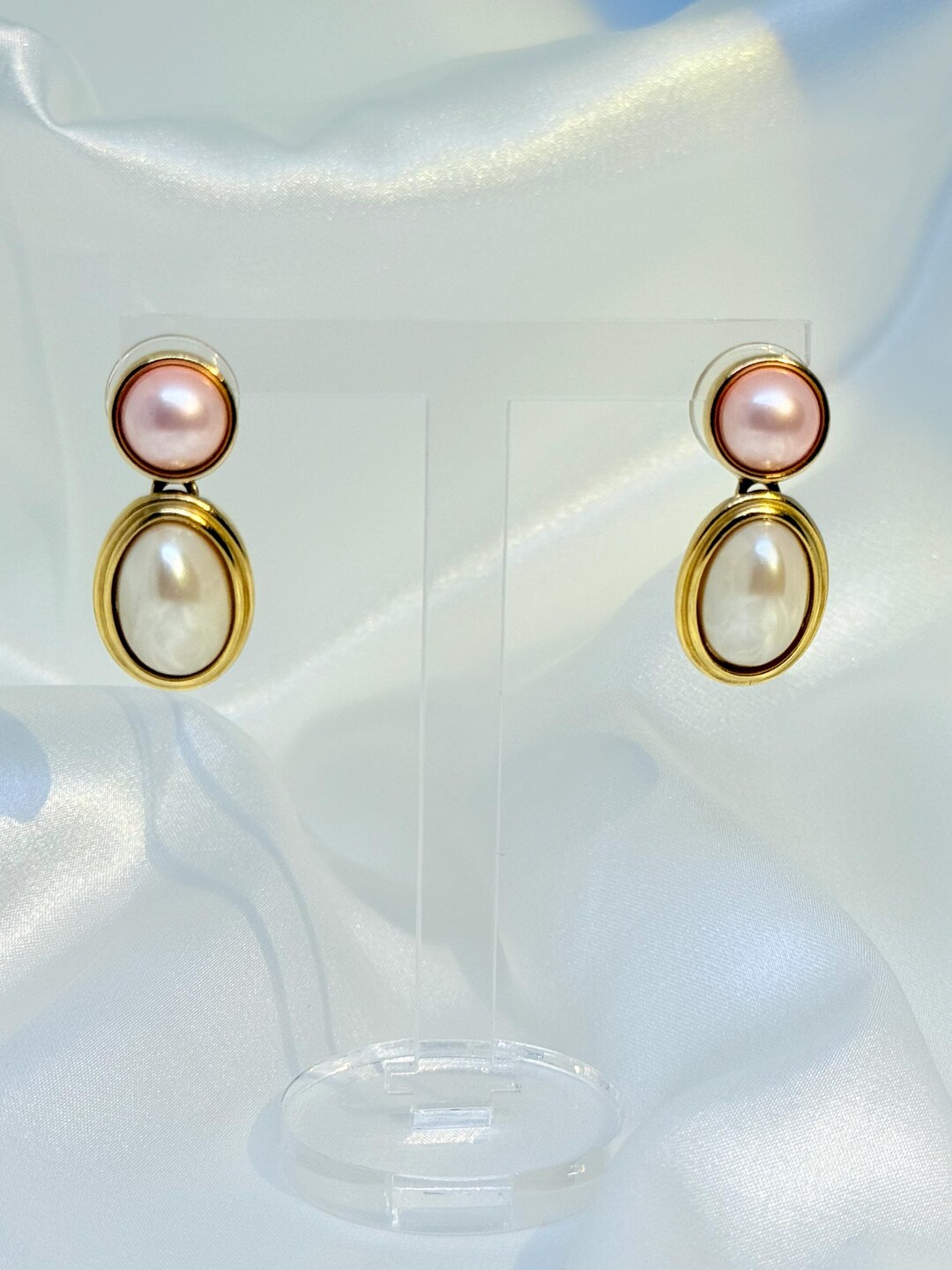 il_1080xN.7293261313_lwj7.jpg PEARLS Vintage 3-Pair Earrings Gold Multicolor Grey Cream Pink Retro main image 0