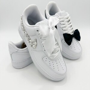 Mr and Mrs Wedding Sneakers Set – Personalized Bride and Groom Shoes – Custom Name & Date afbeelding 3