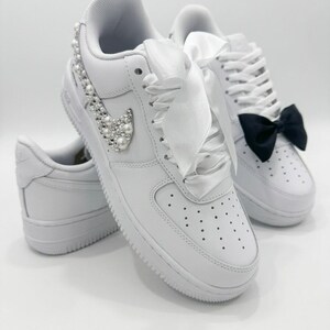 Mr and Mrs Wedding Sneakers Set – Personalized Bride and Groom Shoes – Custom Name & Date afbeelding 5