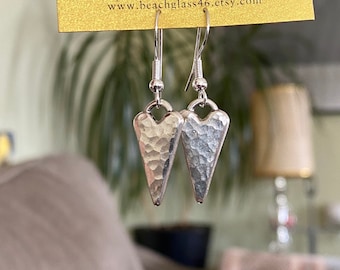 Simple hammered silver heart earrings