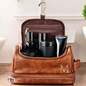 Personalized Men's Leather Toiletry Bag, Custom Groomsmen Dopp, Travel Accessory for Him, Leather Hanging Toiletry Bag, Father's Day Gift