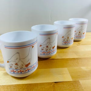 Lot De 4 Mugs Arcopal Blancs à Motif Cerise Palluy - Occasion En Très Bel état