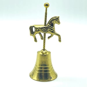 Dzwonek ręczny w kształcie konia z mosiądzu w stylu vintage
