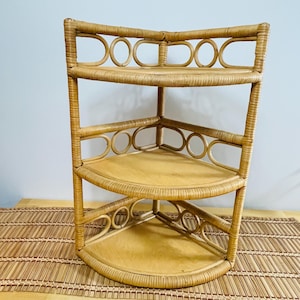 Vintage Wicker Corner Shelf, Rattan Plant Stand, Boho Chic Shelf, Rattan Wicker Display Shelf, Wicker Corner Wall Shelf, Knick Knack Shelf