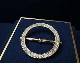 Vergulde sjaalring met zirkonia's: elegante sjaalgesp