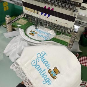 Personalized Embroidered Burp Cloth  - monogrammed - baby gift - cloth diaper - Baby Girl - baby boy - bordados paños de eructos cargadores