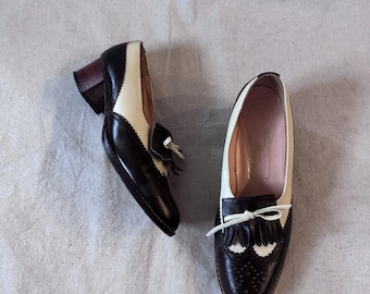 Zapatos Oxford brogue de dos tonos con punta de ala y borlas para mujer, estilo años 40.