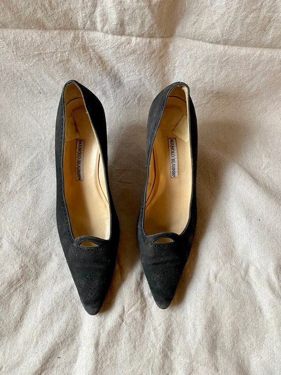 vintage Manolo Blahnik pumps / y2k kitten heel bl… - image 7