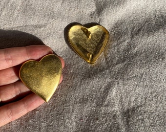 vintage oversize gold heart buttons / 80s brass heart buttons - price per piece 18 pcs