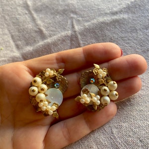 vintage ornate gold and faux pearl clip on earrings / ornate floral cluster earrings