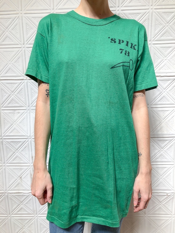 vintage 70s graphic tee / paper thin green tshirt