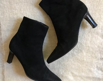 Bottines chelsea vintage en daim noir, bout pointu et talon aiguille, taille 8,5