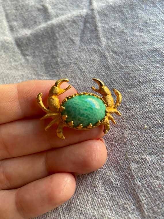 vintage gold crab aqua stone brooch / gold crab a… - image 1