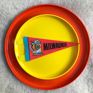 vintage 60s Milwaukee felt souvenir pennant / travel pennant / banner / small gift