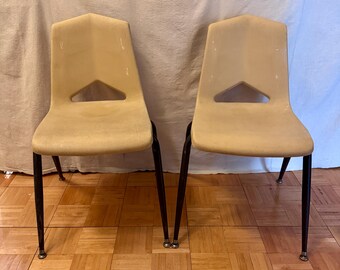 mcm molded plastic stacking v back chair / midcentury modern desk or dining chair BROOKLYN PICKUP ONLY