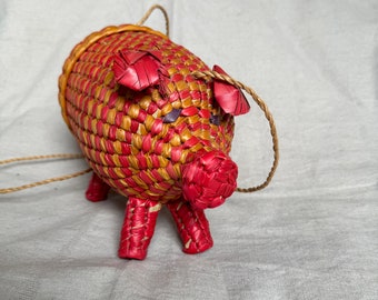 Vintage varkensstrotas: geweven jute dierenportemonnee