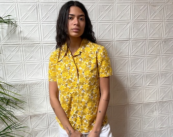 1950s school girl shirt / yellow chrysanthemum print 50s blouse / cotton button front shirt