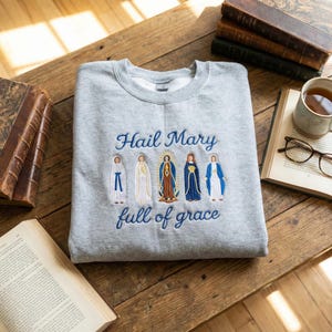 Gesticktes Ave Mary Full of Grace Sweatshirt, katholischer Jungfrau Maria Hoodie, christlicher Heiliger Pullover, religiöses Kleidungsgeschenk