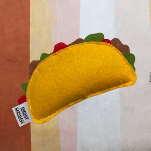 Taco Catnip Toy, Funny Gift, Cartoon Food Cat Toy, Cute Mexican Food Felt Cat Toy, Ready to Ship, Snacks Cat Toy, Unisex Gift