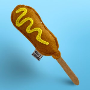Corn Dog Catnip Toy, Festival Food Funny Gift, Cartoon Food Cat Toy, Cute Carnival Food Felt Cat Toy, Ready to Ship, Snacks Cat Toy