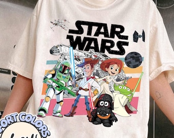レトロなトイ・ストーリー・スターウォーズTシャツ、5月4日はあなたと一緒ディズニーTシャツ、面白いピクサー・トイ・ストーリー・マッシュアップTシャツ、スターウォーズ・デーTシャツ、ディズニーファミリー