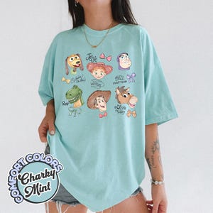 K&ouml;nnte beinhalten: Ein Set aus drei Keramikbechern mit gesprenkelter, matter Oberfl&auml;che. Die Becher sind in Creme-, Hellgrau- und Dunkelgraut&ouml;nen gehalten. Jeder Becher hat ein schlichtes, minimalistisches Design, ideal f&uuml;r Kaffee oder Tee.