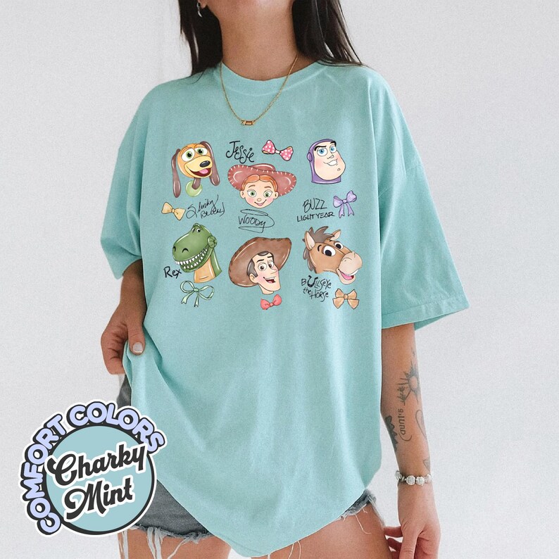 K&ouml;nnte beinhalten: Ein Set aus drei Keramikbechern mit gesprenkelter, matter Oberfl&auml;che. Die Becher sind in Creme-, Hellgrau- und Dunkelgraut&ouml;nen gehalten. Jeder Becher hat ein schlichtes, minimalistisches Design, ideal f&uuml;r Kaffee oder Tee.