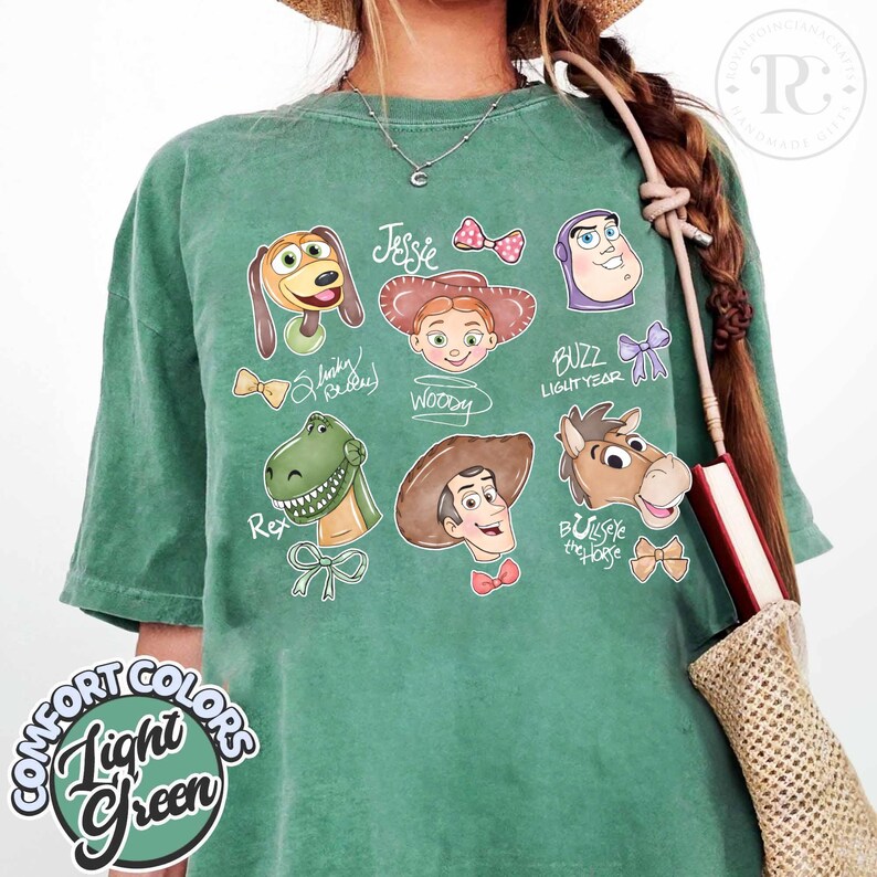 Retro Toy Story Comfort Colors Shirt, Toy Story Checkered Signature Group Shirt, Woody, Buzz, Jessie, Slinky, Disneyland Familie Passendes T-Shirt Light Green