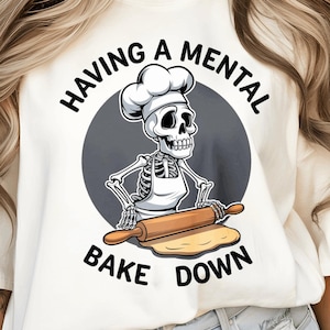 Tendo um cozimento mental PNG Download digital Caveira de cozinha PNG Texto assustador de Halloween PNG chefs png camisa de padeiros, canecas, design de copo png