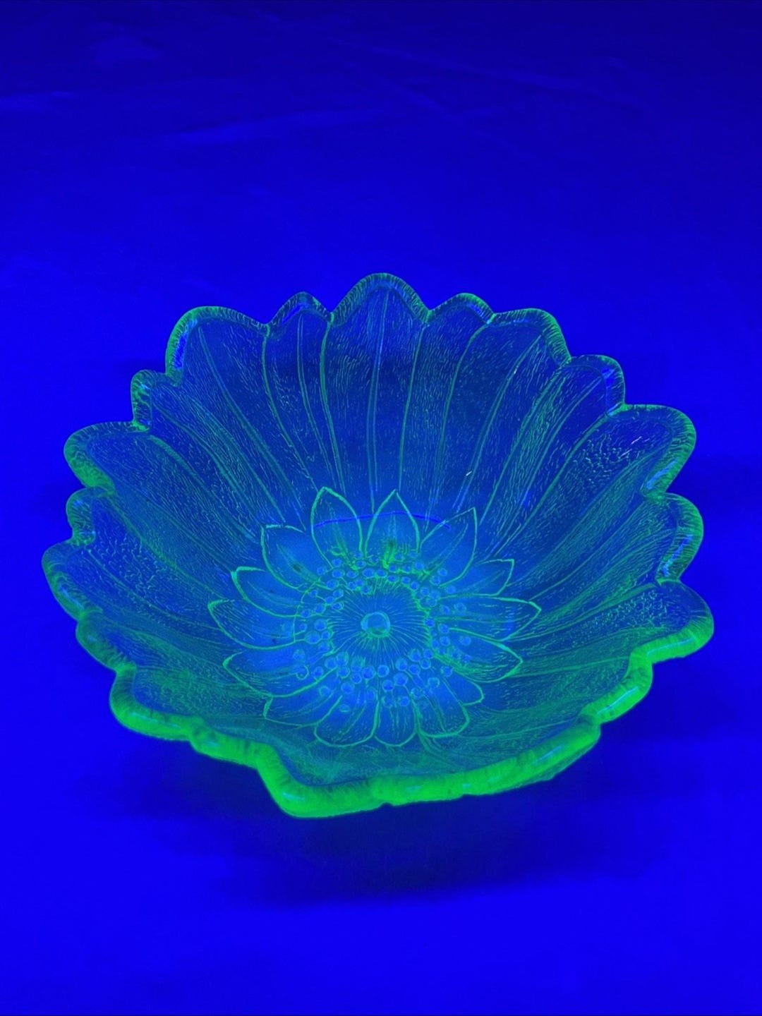 Vintage Lily Pons Indiana Green Glass Flower Bowl, Uranium