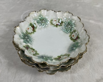 VTG Porcelain Hand Painted Scalloped Edge German Gold Trim Berry Bowls (4) Chrty