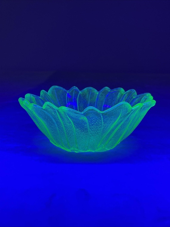 Vintage Lily Pons Indiana Green Glass Flower Bowl, Uranium