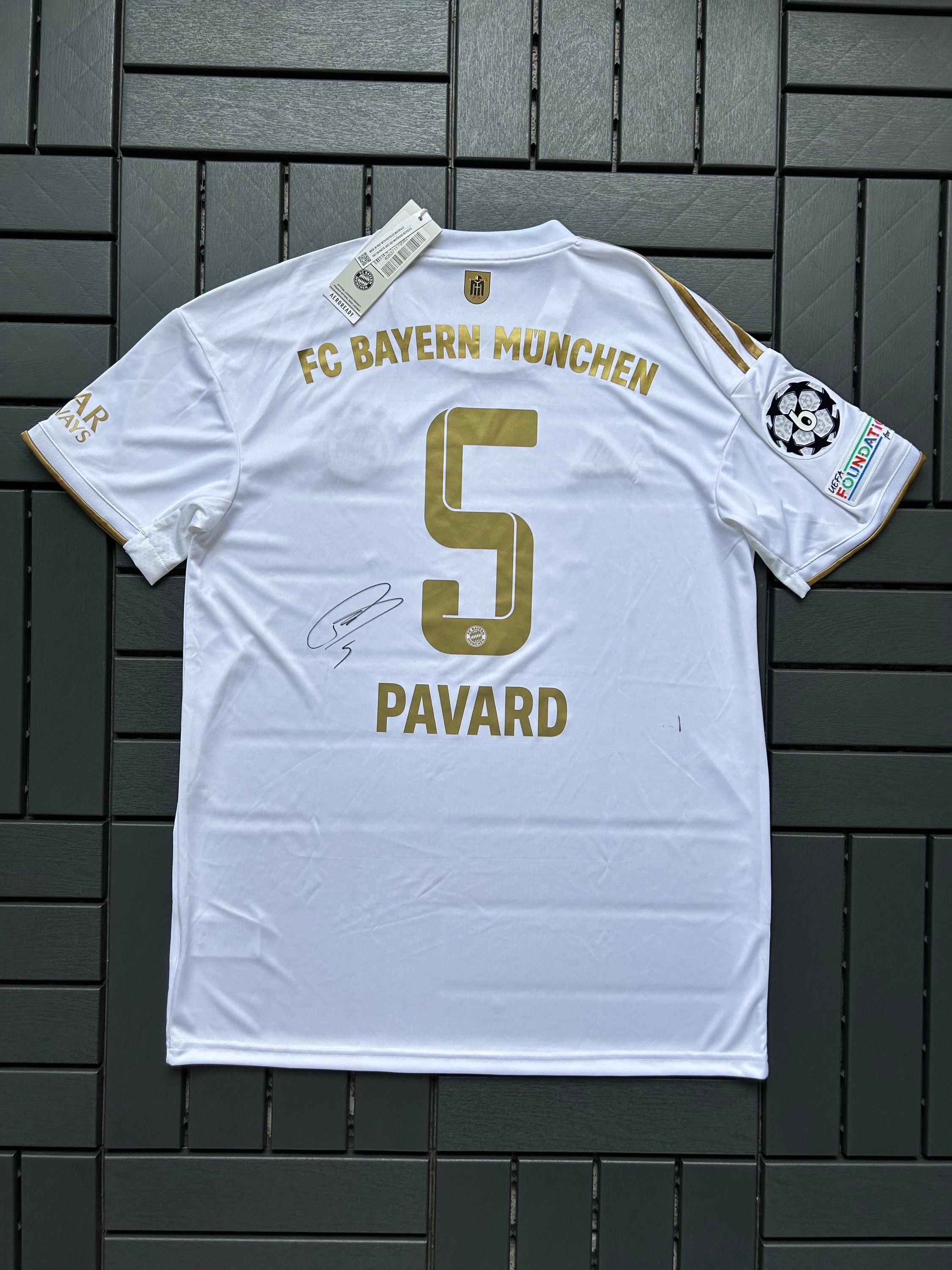 コ*ウ様 正規品　FC Bayern Munchen Pavard 5 正規品 FC Bayern Munchen Pavard 5 BENJAMIN PAVARD 2021-22