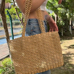 Bolso de cuentas de madera hecho a mano: estilo bohemio