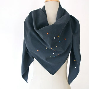 scarf with confetti print triangular black neon