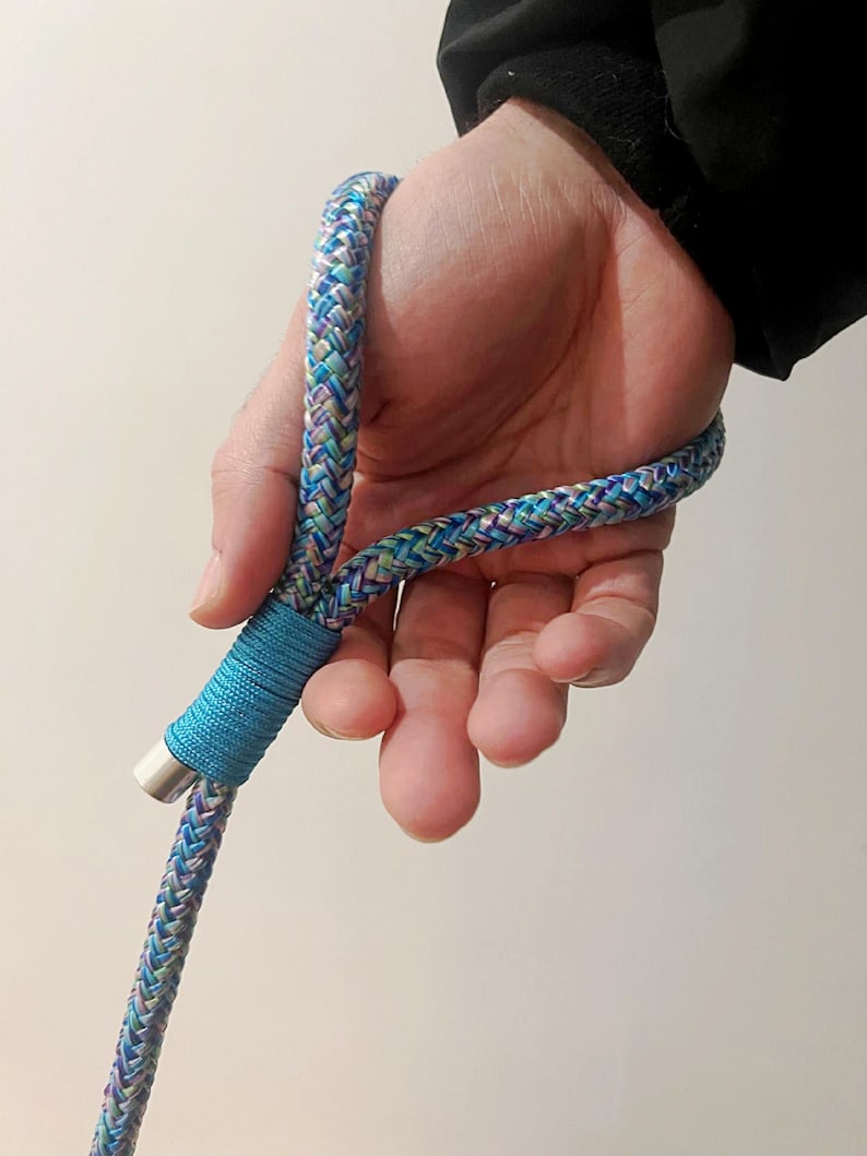 soft, comfortable grip on the handmade rope dog leash - hand stitched