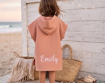 Poncho de algodón con capucha personalizado para niños: nombre bordado, ideal para playa y baño