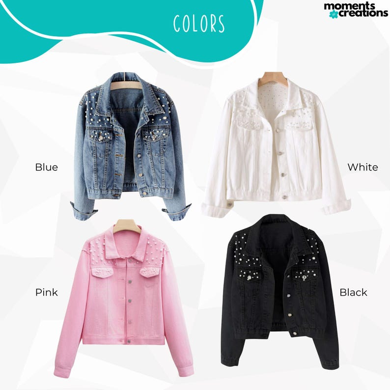 K&ouml;nnte beinhalten: Vier Jeansjacken in Blau, Wei&szlig;, Rosa und Schwarz. Jede Jacke hat eine Knopfleiste, lange &Auml;rmel und Perlenverzierungen. Das Wort "COLORS" steht oben im Bild.