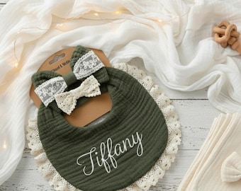 Babero bordado y lazo a juego: Kit de accesorios con nombre personalizado, regalo de recuerdo personalizado para recién nacidos.