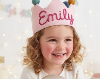 Couronne d'anniversaire en lin personnalisée : chapeau de fête souvenir brodé à la main