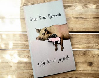 Ms Penny Pigswertiger - Emaille-Stichmarkierer