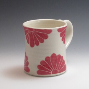 Keramik Kaffeetasse, Porzellan Tasse, handgefertigt mit rotem Blumen Design Bild 9