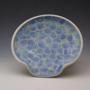 Ceramic spoon rest / Pottery spoon rest, made of porcelain, hydrangea pattern