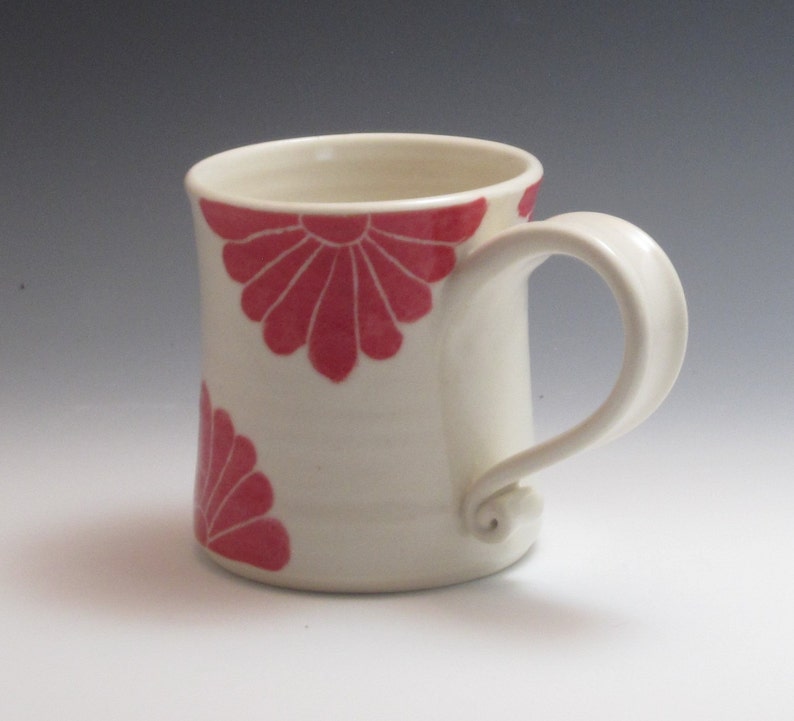 Keramik Kaffeetasse, Porzellan Tasse, handgefertigt mit rotem Blumen Design Bild 5