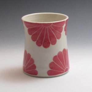 Keramik Kaffeetasse, Porzellan Tasse, handgefertigt mit rotem Blumen Design Bild 8