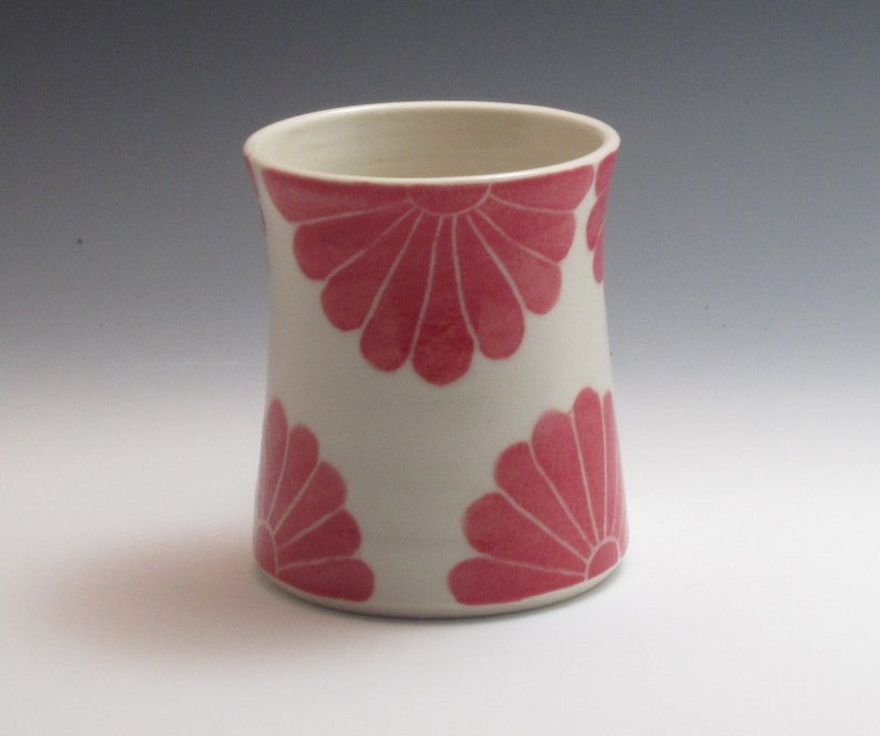 Keramik Kaffeetasse, Porzellan Tasse, handgefertigt mit rotem Blumen Design Bild 8