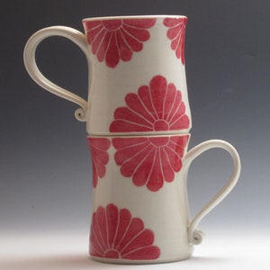 Keramik Kaffeetasse, Porzellan Tasse, handgefertigt mit rotem Blumen Design Bild 7